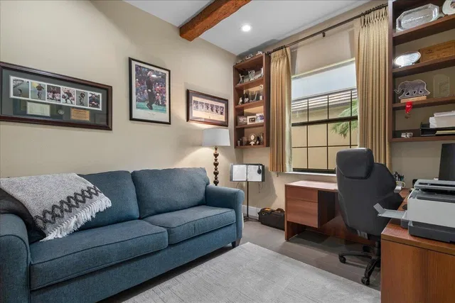 Residence photo 12