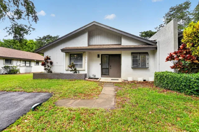 Residence photo 2