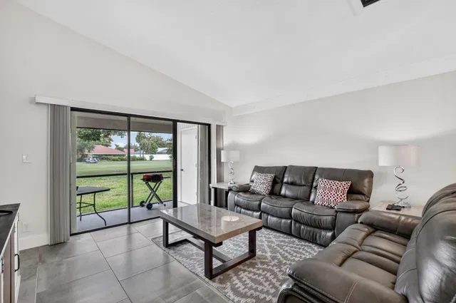 Residence photo 3