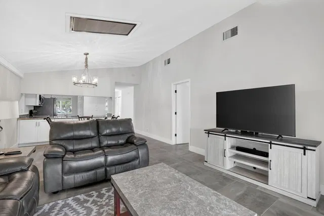 Residence photo 4