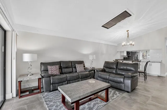 Residence photo 5
