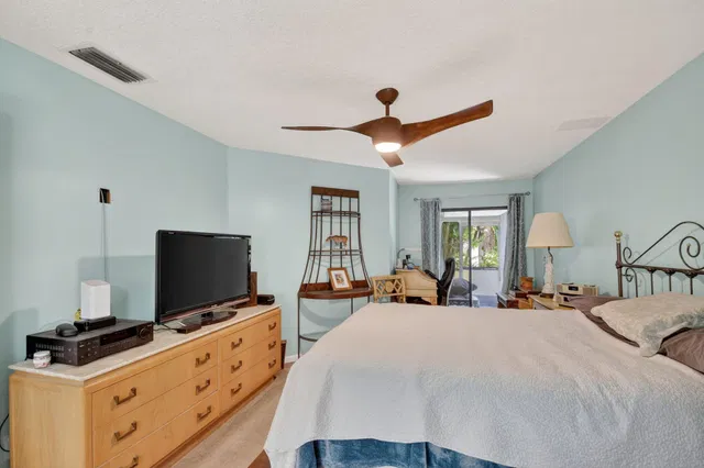 Residence photo 25