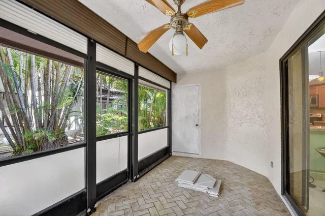 Residence photo 53