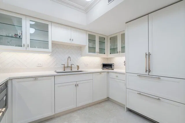 Unit 616 photo 11