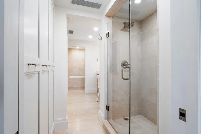 Unit 616 photo 17