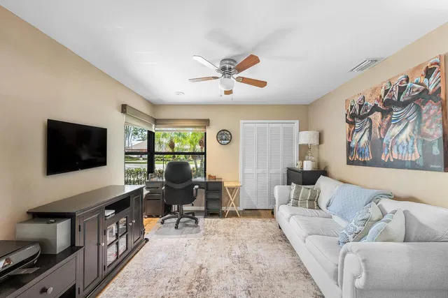 Residence photo 29