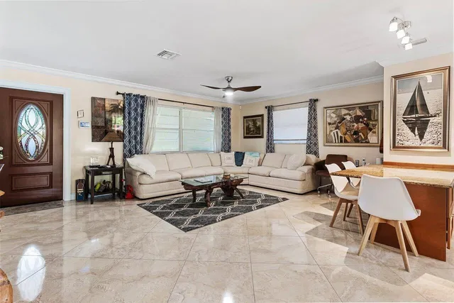 Residence photo 8