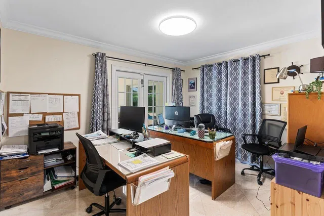Residence photo 12