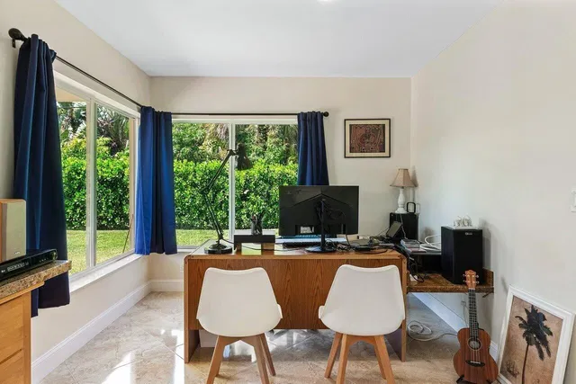 Residence photo 25