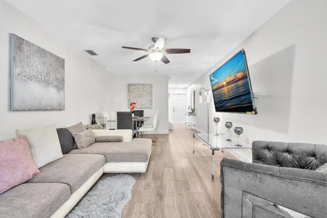 Residence photo 12
