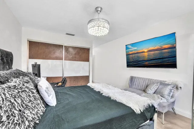 Residence photo 24