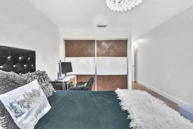 Residence photo 25
