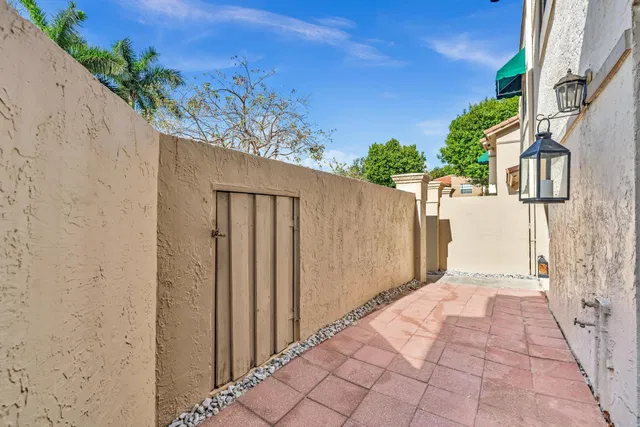 Residence photo 32