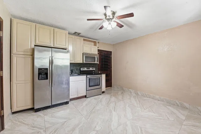 Residence photo 23