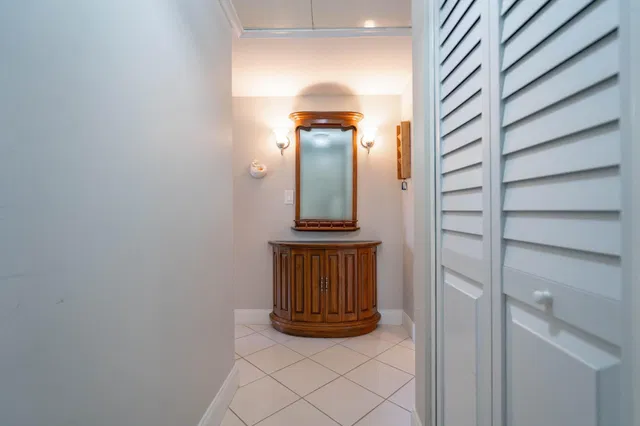 Unit 5260 photo 6