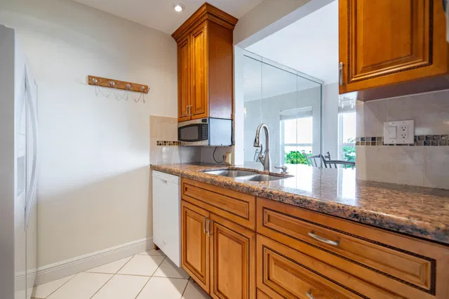 Unit 5260 photo 8