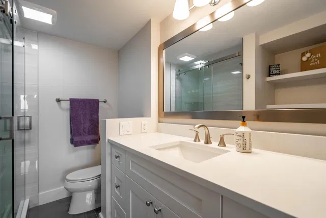 Unit 5260 photo 18