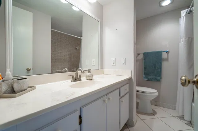 Unit 5260 photo 21