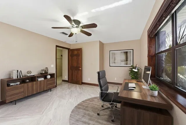 Residence photo 16