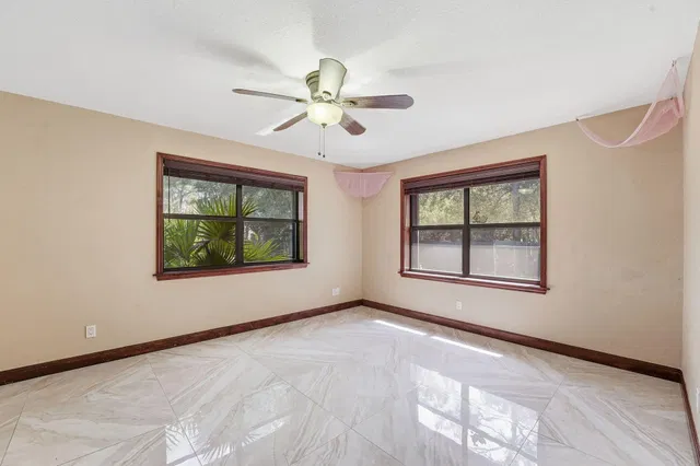 Residence photo 17