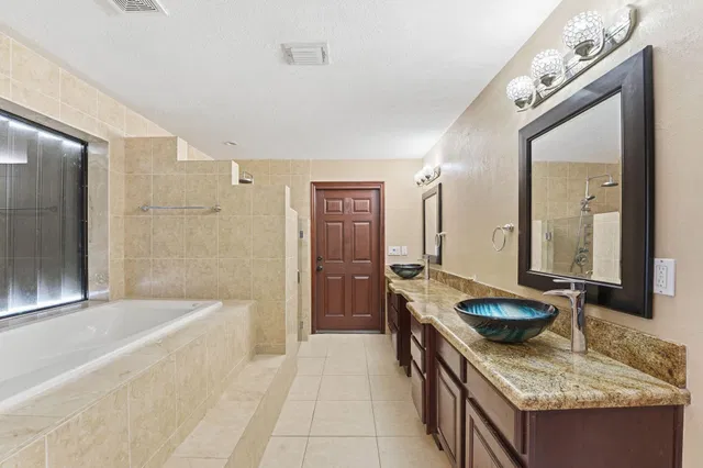 Residence photo 22