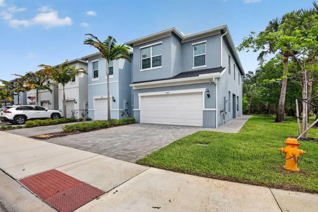 Residence photo 2