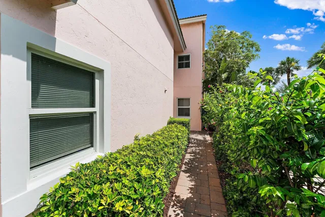 Residence photo 63