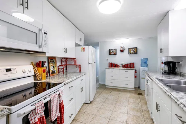 Residence photo 3