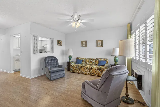  Unit 225 photo 4