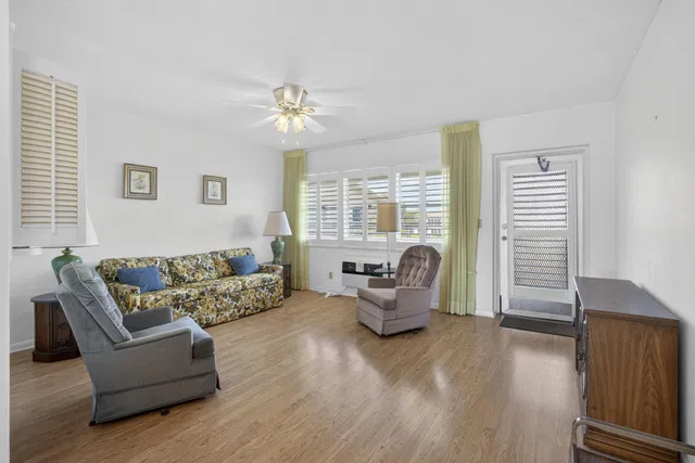  Unit 225 photo 5