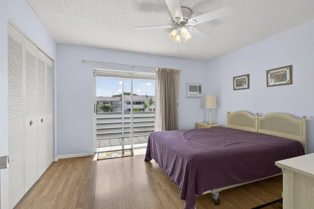  Unit 225 photo 6