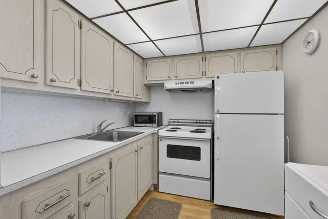  Unit 225 photo 14