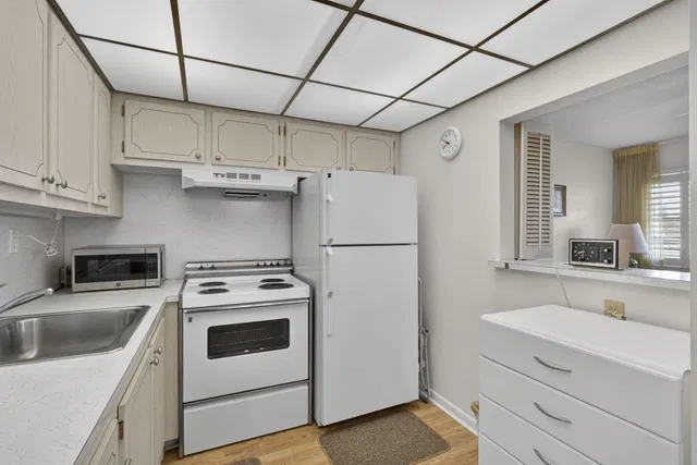  Unit 225 photo 15