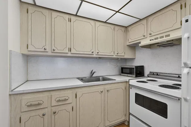  Unit 225 photo 16