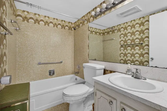  Unit 225 photo 20