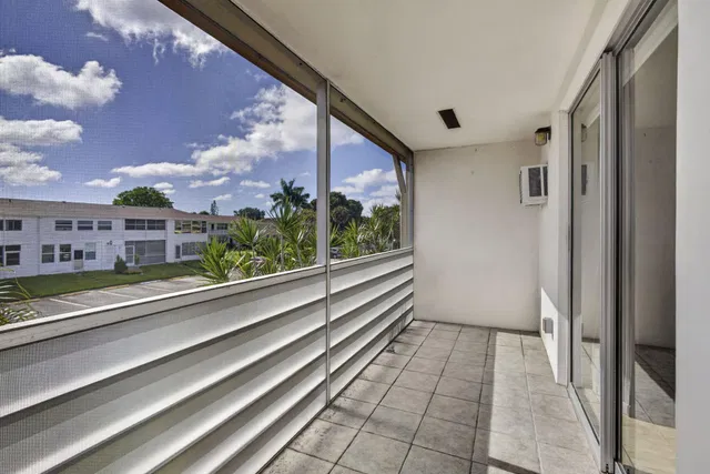  Unit 225 photo 25