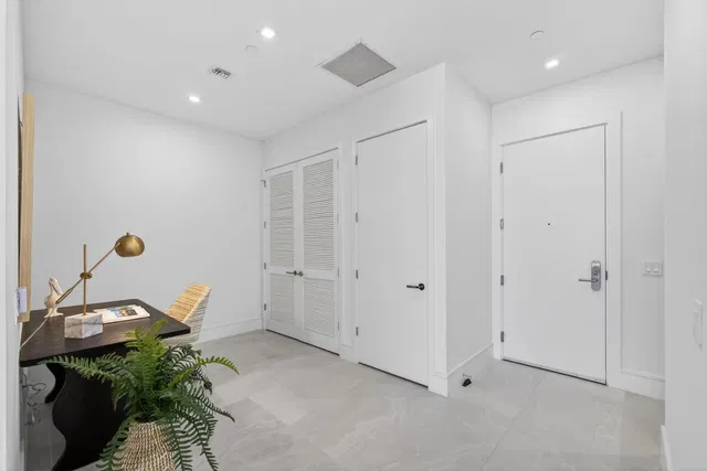 Nautilus 220 Unit 605 photo 8