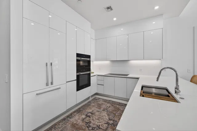 Nautilus 220 Unit 605 photo 11