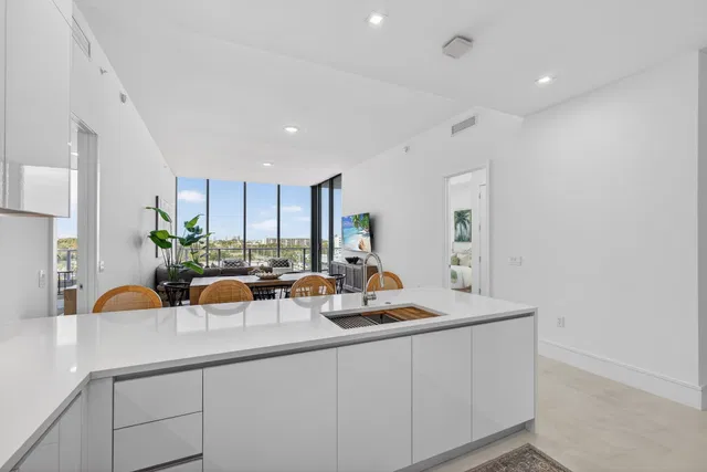 Nautilus 220 Unit 605 photo 14