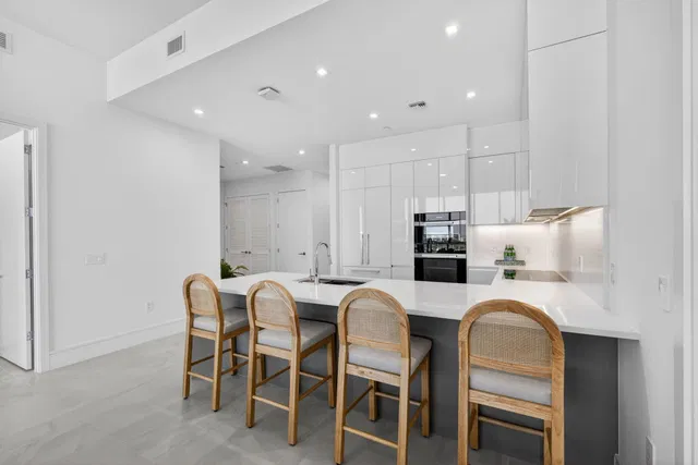 Nautilus 220 Unit 605 photo 21