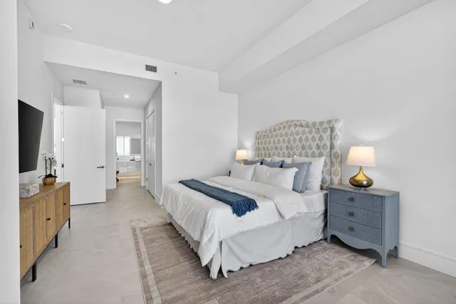 Nautilus 220 Unit 605 photo 36