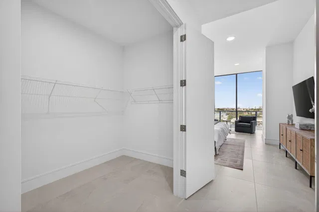 Nautilus 220 Unit 605 photo 43