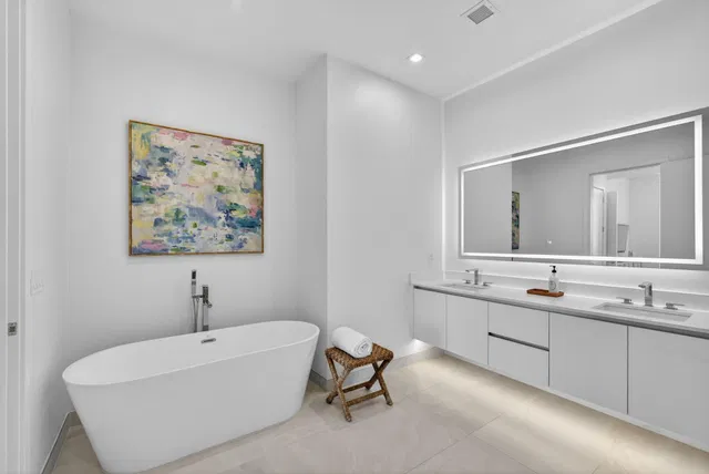 Nautilus 220 Unit 605 photo 45