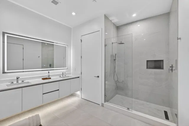 Nautilus 220 Unit 605 photo 46