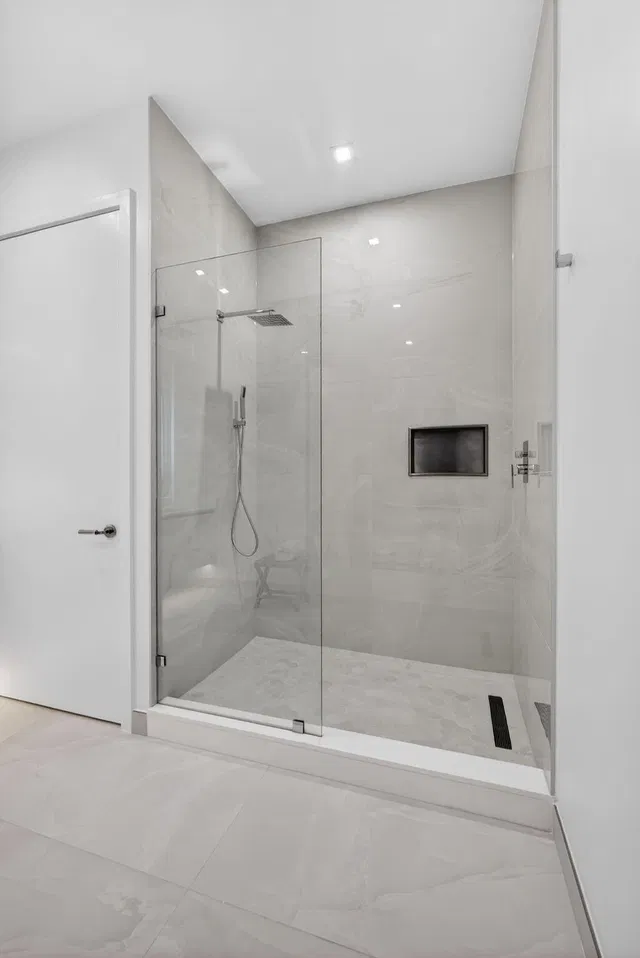 Nautilus 220 Unit 605 photo 47