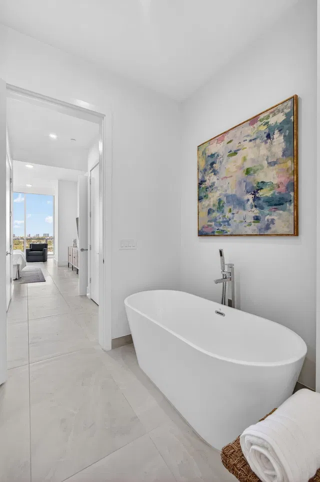Nautilus 220 Unit 605 photo 48