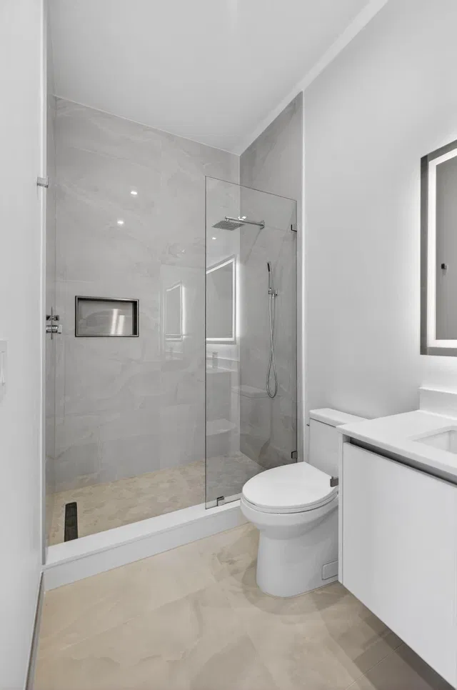 Nautilus 220 Unit 605 photo 54