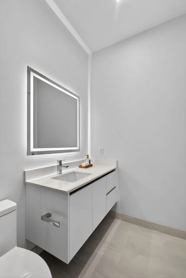 Nautilus 220 Unit 605 photo 55