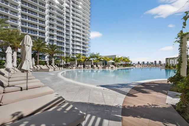 Nautilus 220 Unit 605 photo 63