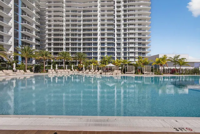 Nautilus 220 Unit 605 photo 64